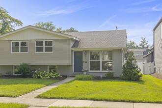 Building Photo - 823 N Ellsworth St