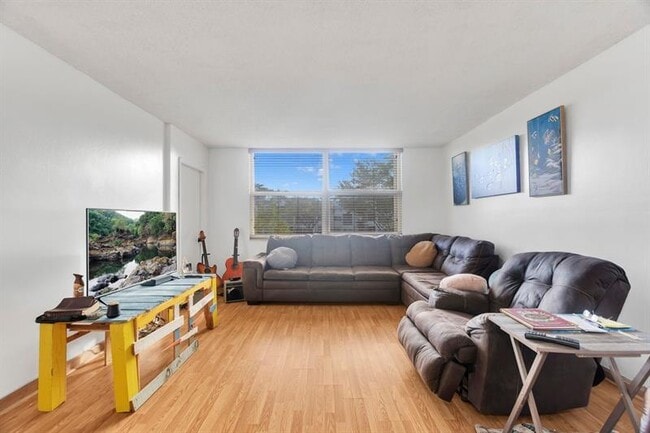 Foto del edificio - 6850 Royal Palm Blvd