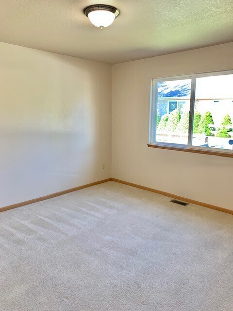 Foto del edificio - Ranch Style Home Located on Dead-End Street, Easy Access to I-25