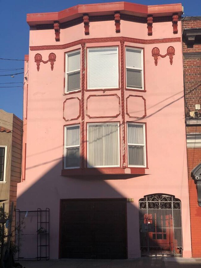 Building Photo - 315 11th Ave