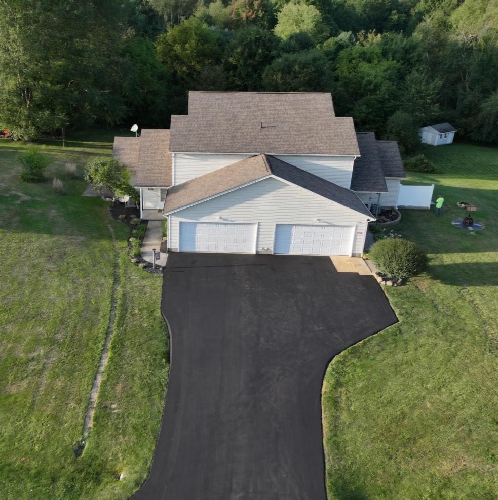 2045 Rolling Meadows Ln Akron, OH 44312 – photo 1