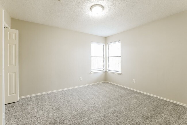 Foto del edificio - 4303 Hawk Meadow Dr