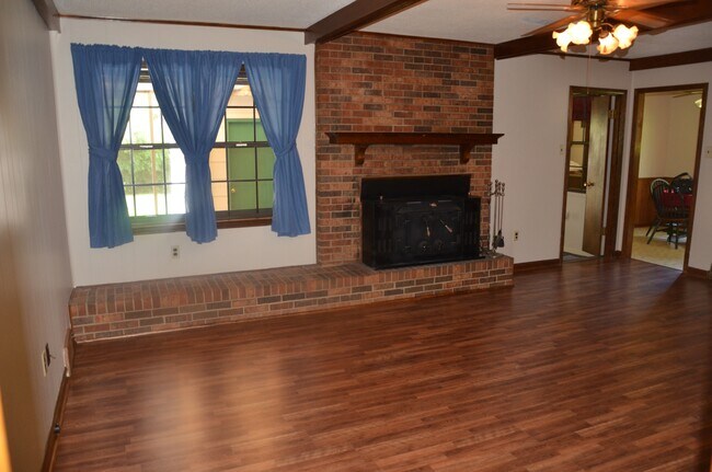Building Photo - 3123 Chaucer Ln