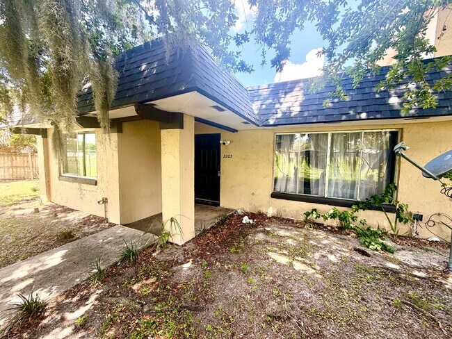 Building Photo - 2203 Silver Pines Pl