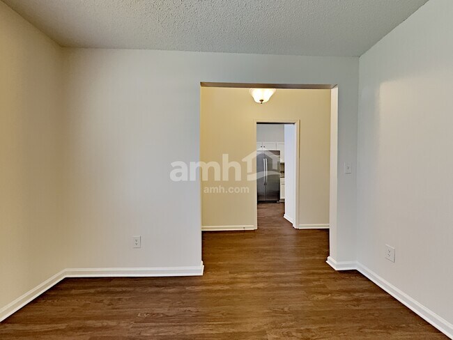 Foto del edificio - 3766 Woodbriar Dr