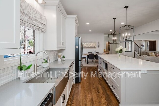 Foto del edificio - 5012 Wendover Dr