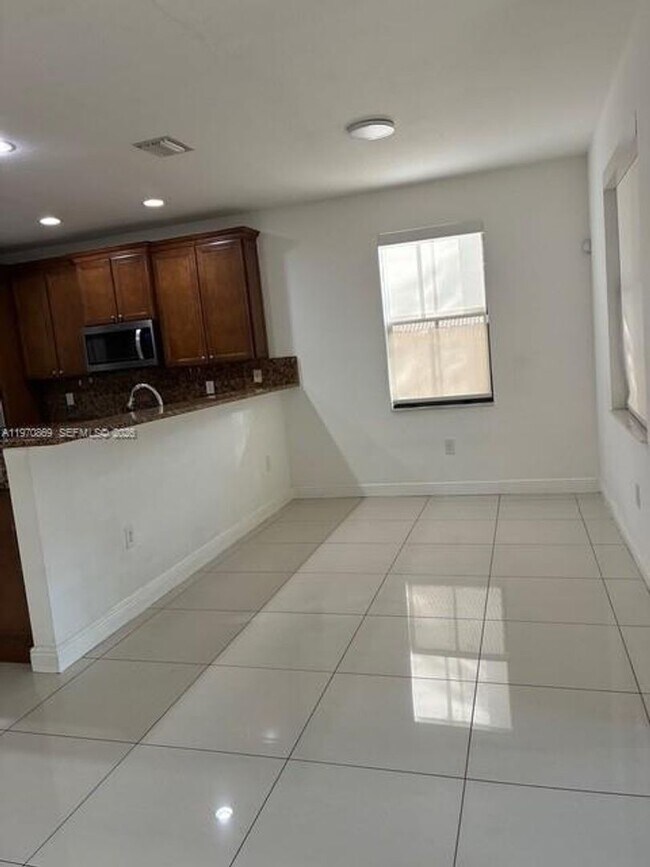 Foto del edificio - 8848 NW 101st Pl