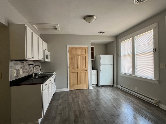 Building Photo - 212-214 South Pershing Dr