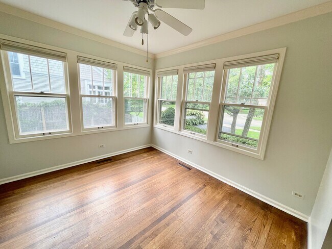 Foto del edificio - 819 Oakwood Ave