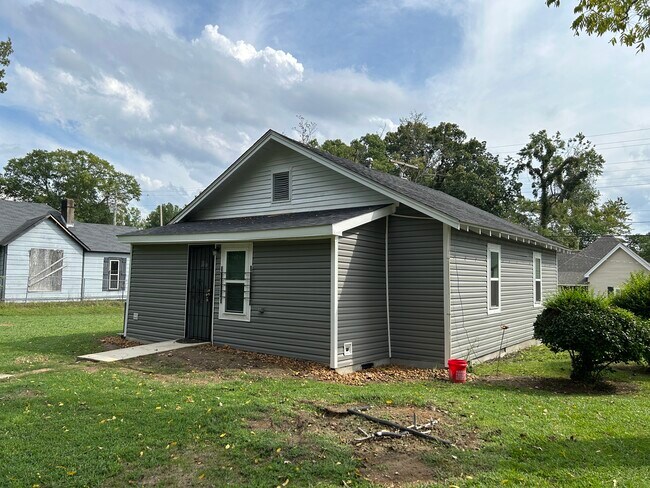 Building Photo - 413 Preston St