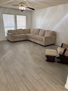 Foto del edificio - 15807 Little Miss Creek Dr