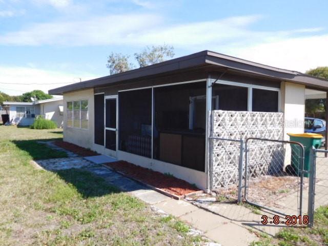 Foto del edificio - 22236 Montrose Ave