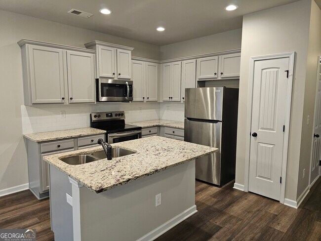 Foto del edificio - 6056 Oak Bend Ct