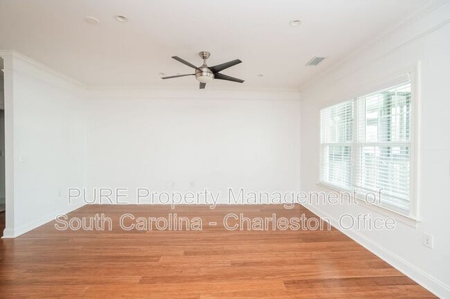 Building Photo - 1025 Riverland Woods Pl