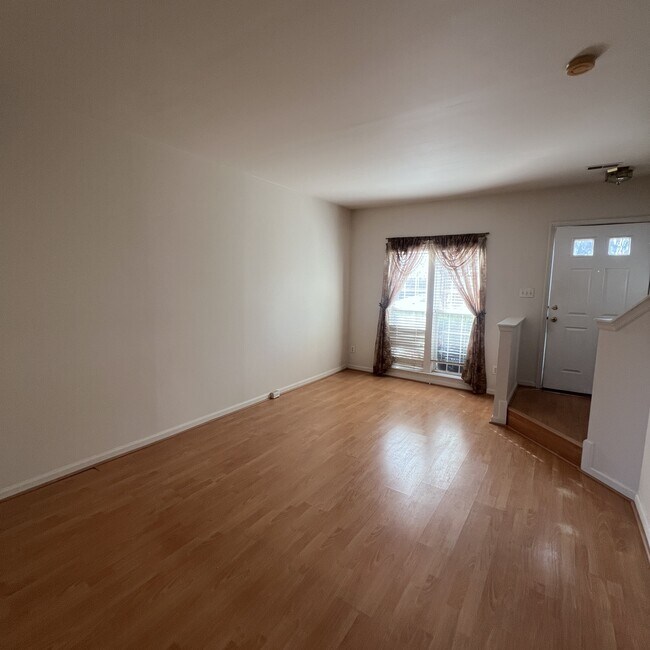 Foto del edificio - 6731 Stone Maple Terrace