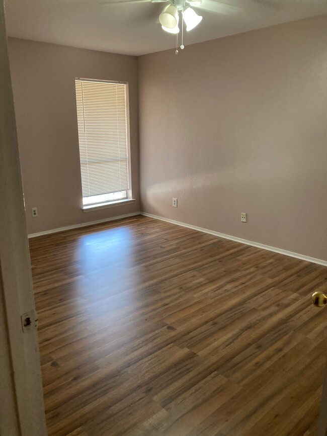 Foto del edificio - 12834 Midway Rd