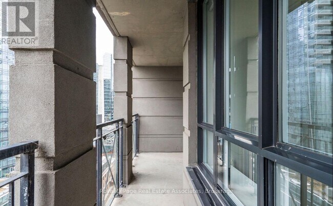Photo du bâtiment - 140 Simcoe St