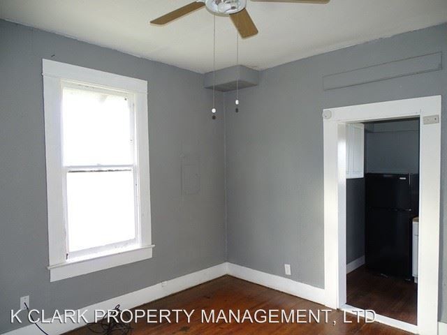 Foto del edificio - Studio, 1 bath House - 146 FAIRVIEW AVE #1