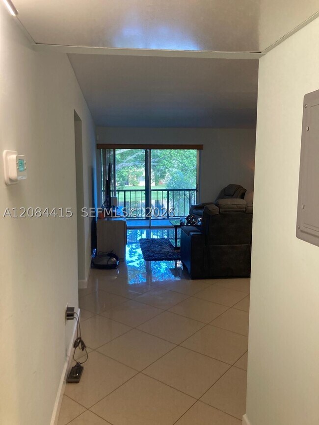 Foto del edificio - 890 SW 9th St Cir