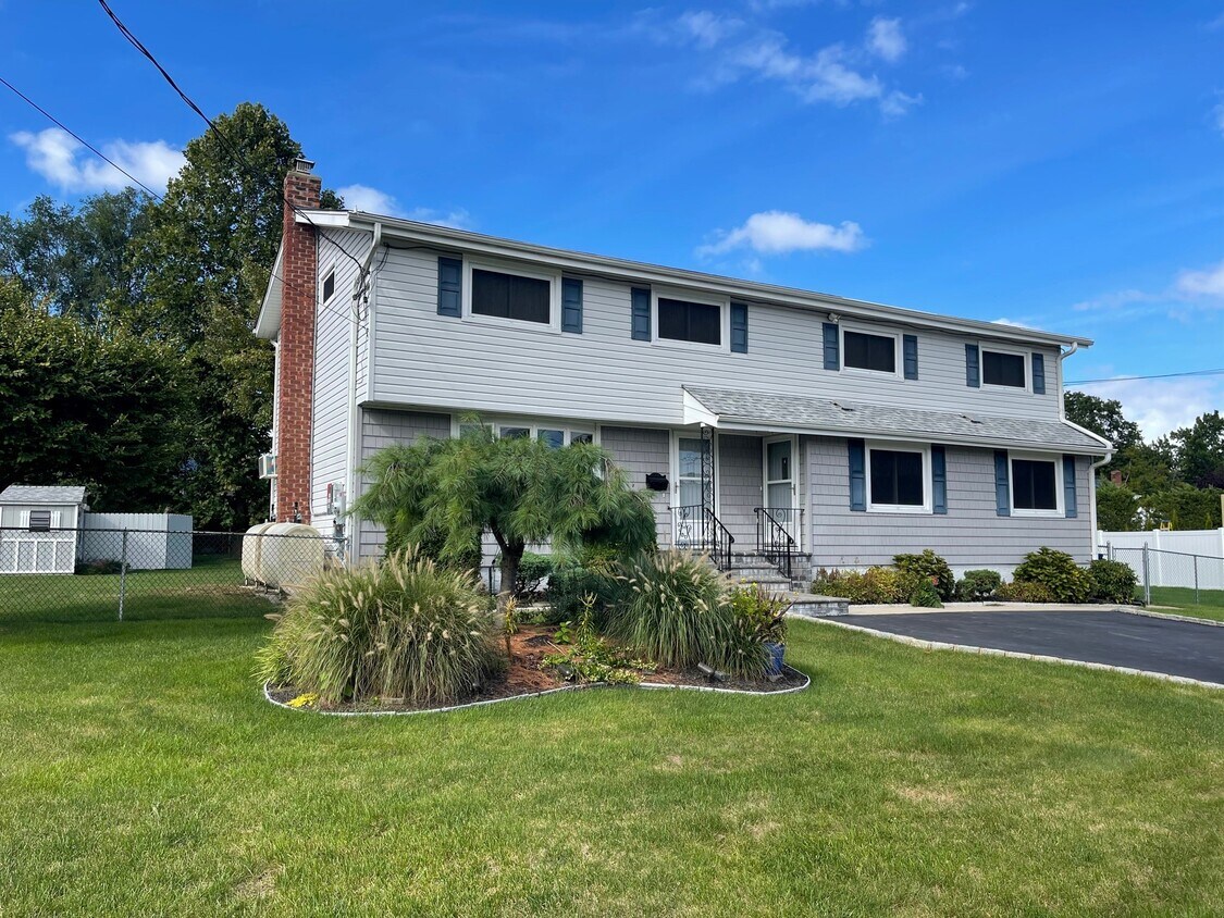 Foto principal - 24 Brookwood Dr