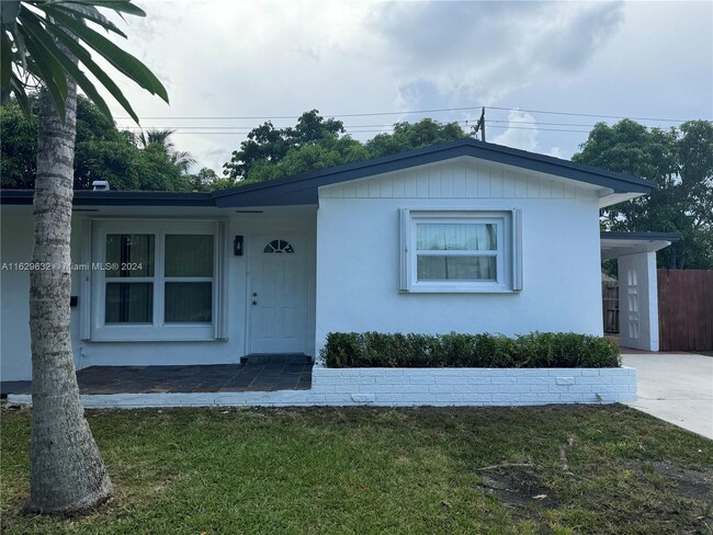 Building Photo - 17630 SW 112th Ave