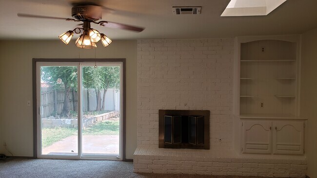 Sala de estar - 5312 Chad Rd