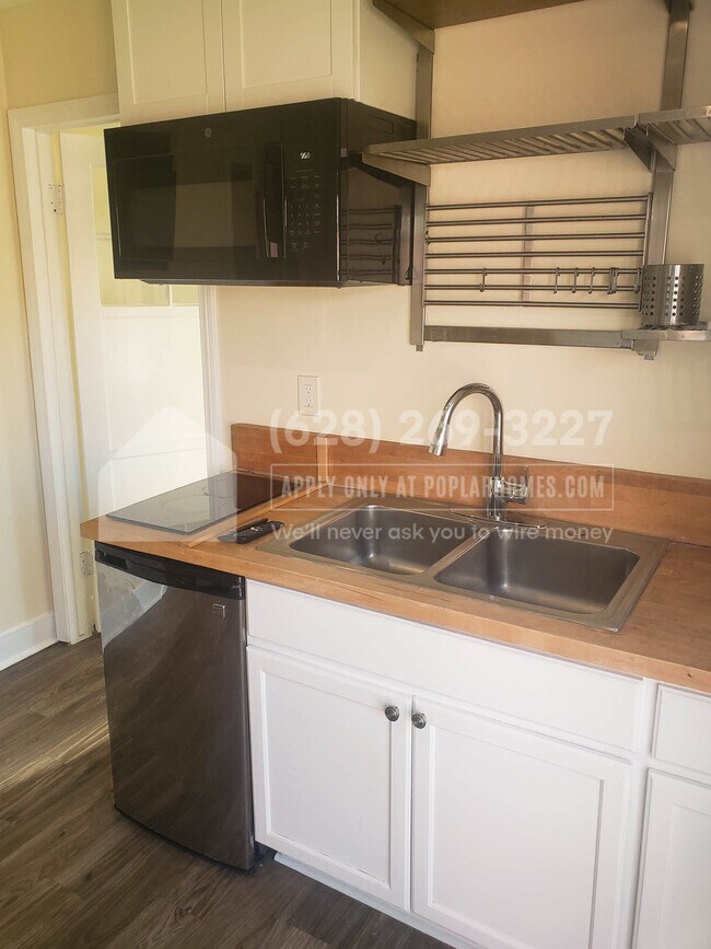 Foto del edificio - 1653 W 215th St