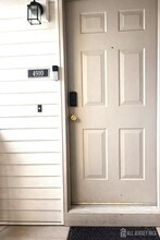 Building Photo - 4910 Ravens Crest Dr