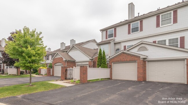 Building Photo - 49479 Pointe Crossing
