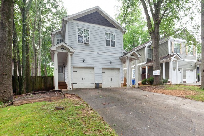 Foto del edificio - 3bd/2ba Duplex Unit w/ Garage in Ideal Loc...