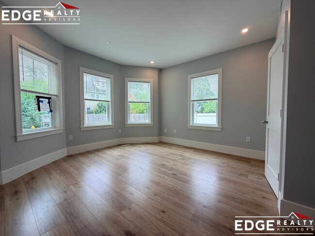 Building Photo - 58 Holton St