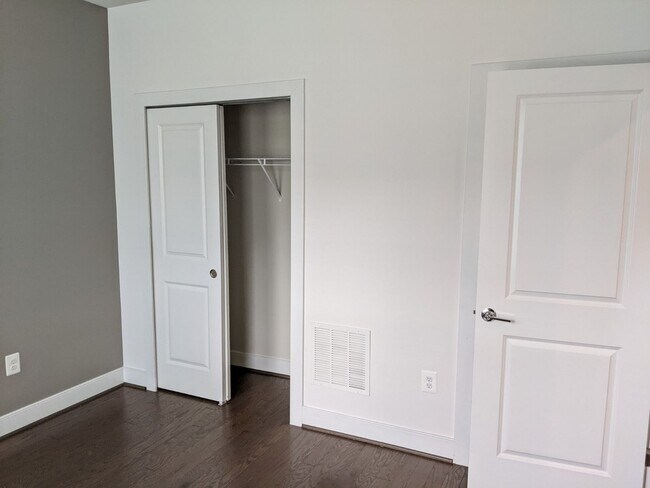 Building Photo - Gorgeous Newer Build (2019) 4 level townho...