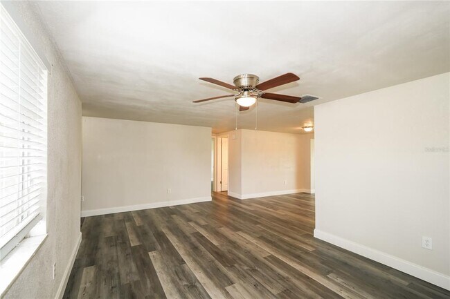 Foto del edificio - 3626 Bluebell Ln