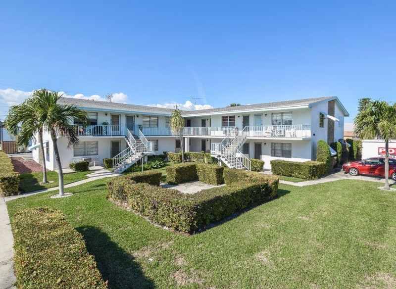 400 S J St, Lake Worth, FL 33460 Room for Rent in Lake Worth, FL