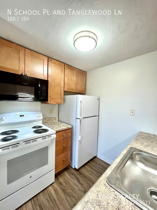 Building Photo - End unit! Few steps! Newly-remodeled 1-Bed...