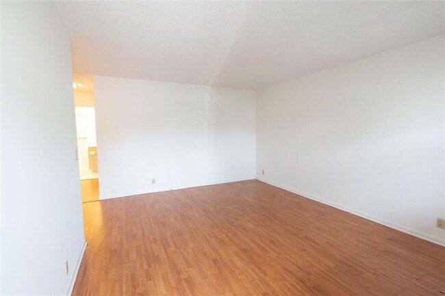 Building Photo - 1733 3rd Ave N