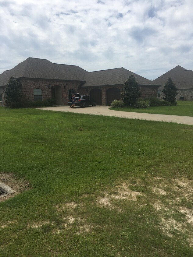 Building Photo - 533 Dub Ln