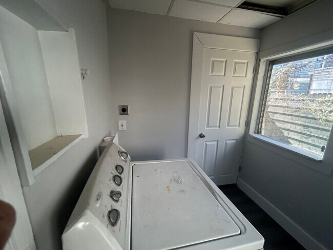 Foto del edificio - Large 4Br house with 4BTR PHA voucher !