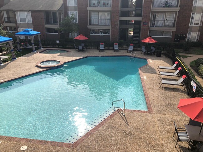 Parque at Bellaire Pool with Sundeck - Parque at Bellaire