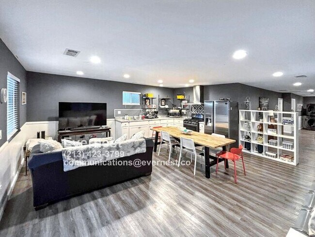 Building Photo - Charming 2-Bedroom Home in a Prime Locatio...