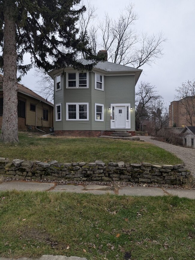 Building Photo - 1935 Freeman St