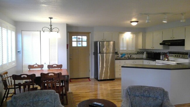 Building Photo - Cottage in the heart of Gearhart