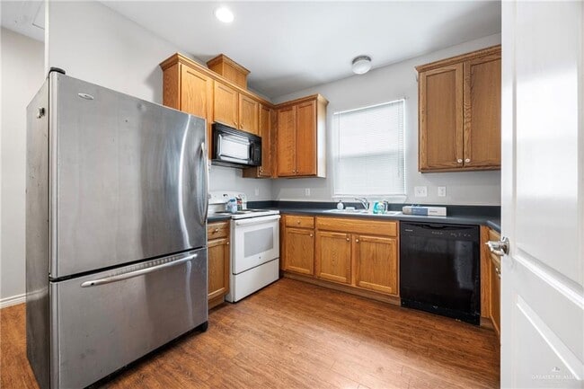 Building Photo - 13 Nannette Ave