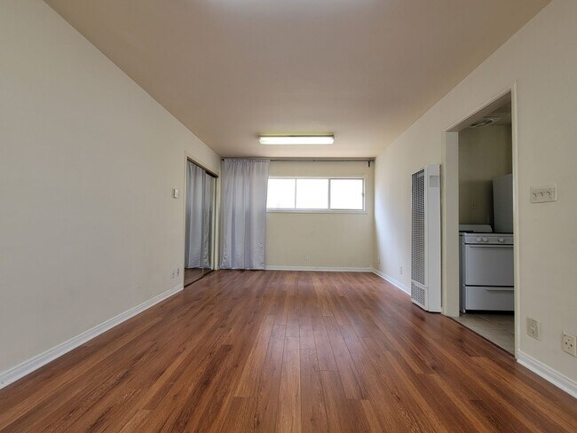 Foto del edificio - 5165-5165 1/2 Santa Monica Blvd
