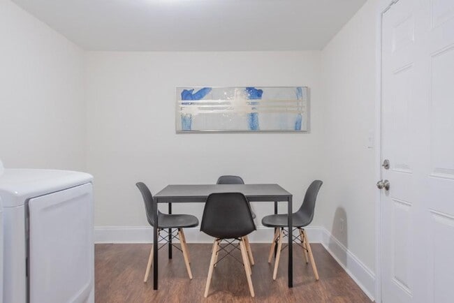 Foto del edificio - 753 Charlotte Pl NW