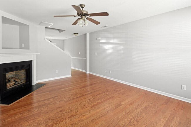 Foto del edificio - Lovely Townhome - Great Fletcher Location!