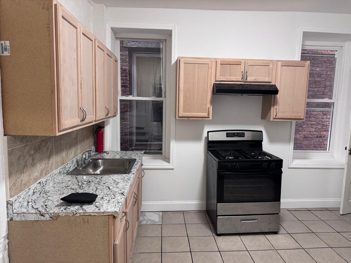 kITCHEN - 373 Morris Ave