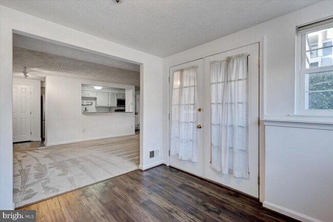 Building Photo - 1454 Greenbriar Cir