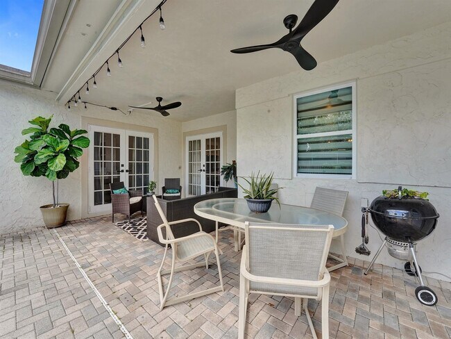 Building Photo - 4960 SW 89th Ave