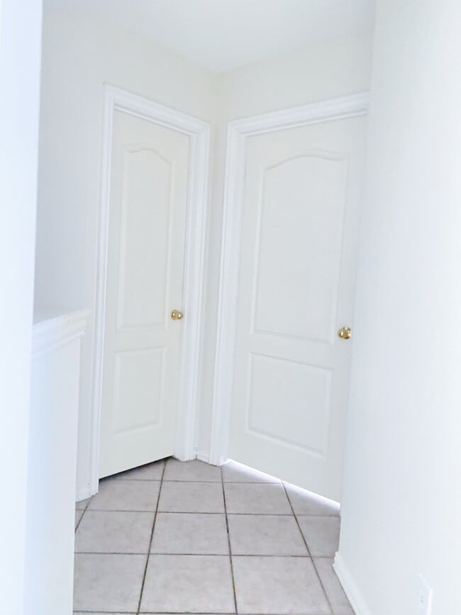 Building Photo - 737 Sonesta Dr